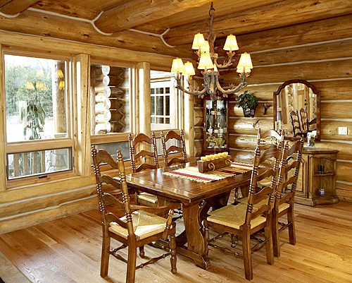 This cozy dining room is perfect for a larger family with amazing mountain views.